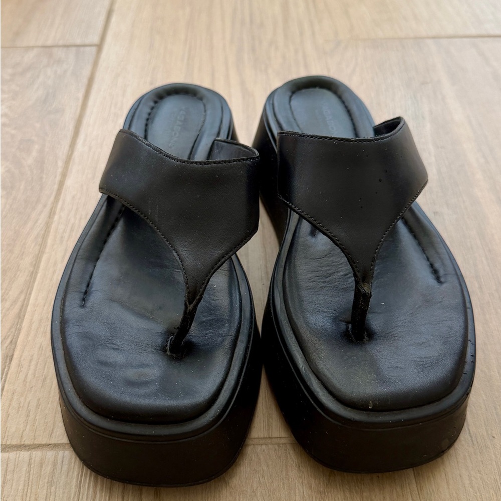 Vagabond Black Platform Thong Sandals